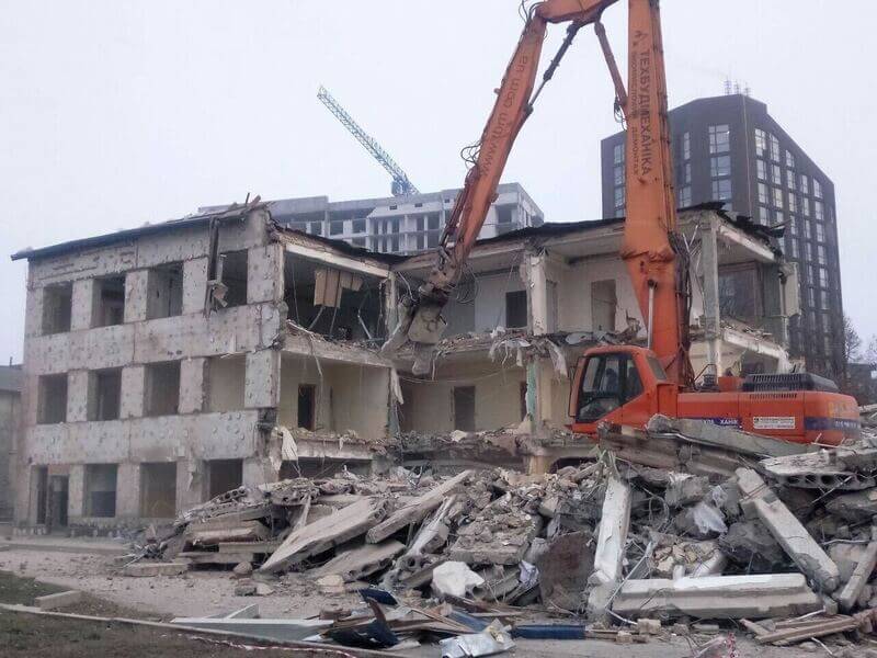 Демонтаж багатоповерхової будівлі