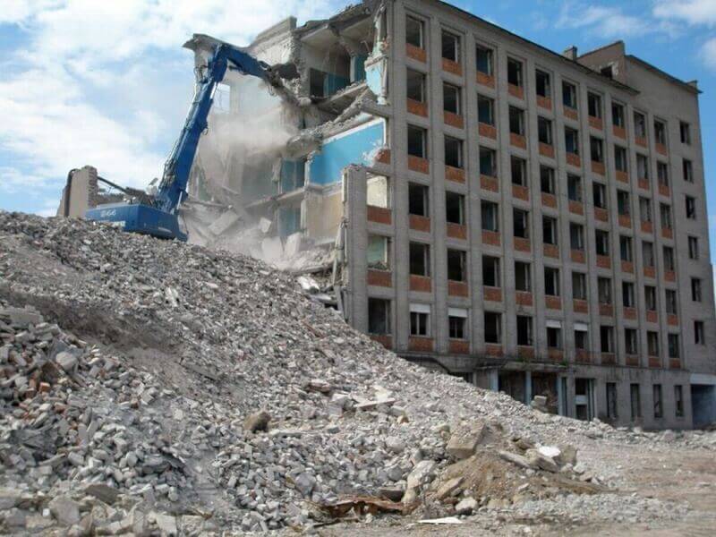 Демонтаж багатоповерхової будівлі